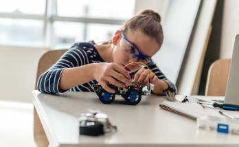 İş dünyasına adım atmadan robotlar ile tanıştılar