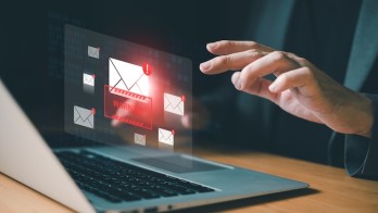 4 çalışandan biri, sahte e-postadaki bağlantılara tıklıyor