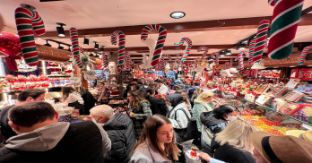  215 yıllık yerli şekerleme markası, yılbaşı konseptiyle turistlerin ilgi odağına dönüştü