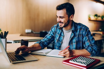 Online eğitim pazarı üniversitelerin desteğiyle büyüyor 